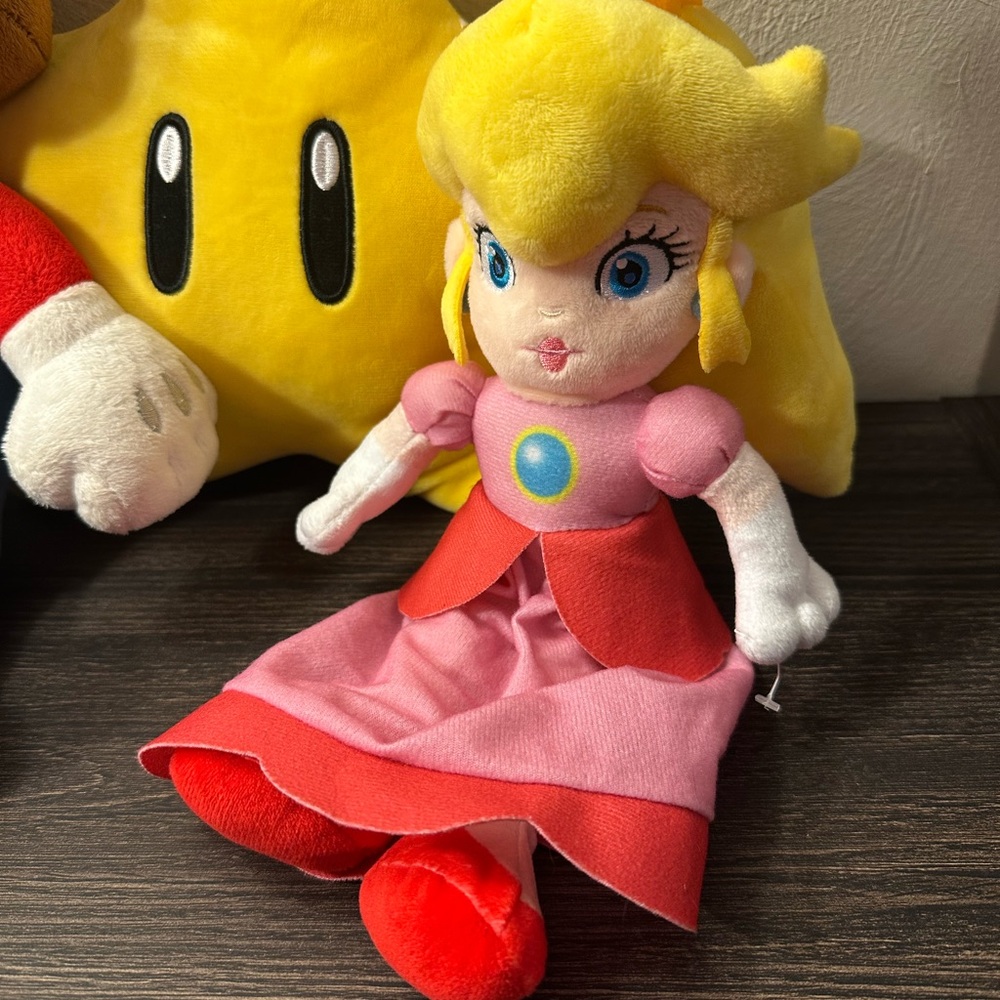 Super Mario Plush Lot Mario Star Bomb and Princess Peach - Picture 2 of 12